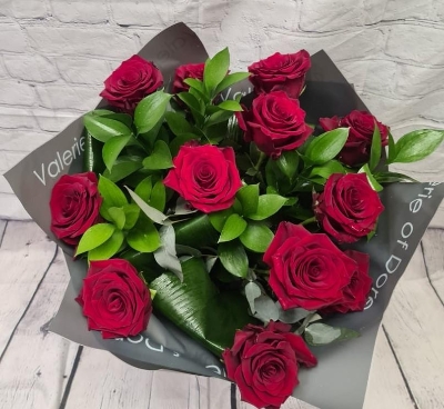 red rose romance hand tied