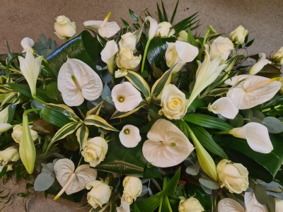 stylish casket spray